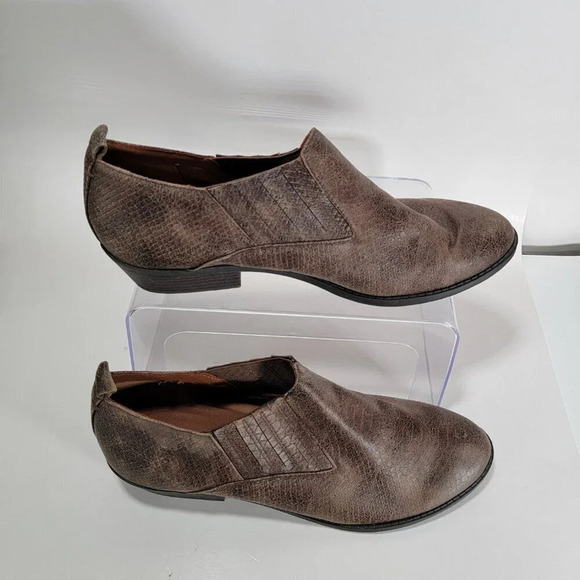 Indigo Womens‎ 9.5 Brown Slip On Ankle Shoes Casual Synthetic - Picture 11 of 11